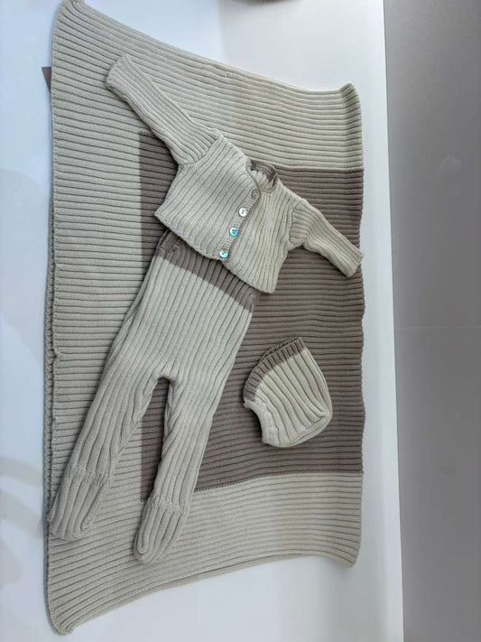 Layette Set Overall+Shrug+Bonnet+Blanket